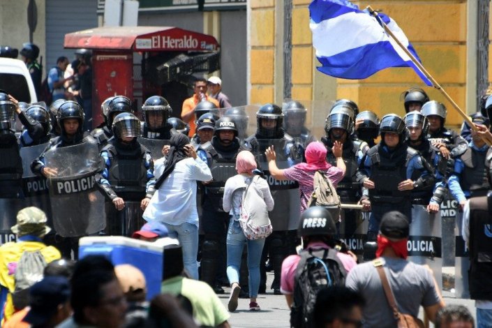 Protesto contra a privatização dos sectores da Saúde e da Educação nas Honduras 