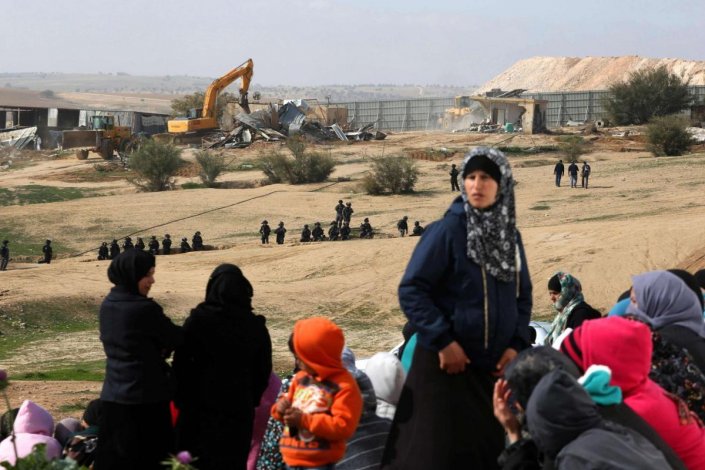 Bulldozers e ExÃ©rcito israelitas destroem uma aldeia beduÃ­na no Neguev (foto de arquivo) 
