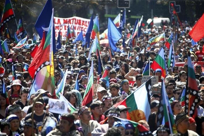 Manifestação do povo Mapuche pela defesa dos seus «direitos colectivos», contra a repressão governamental e pela libertação dos presos da comunidade (foto de arquivo) 