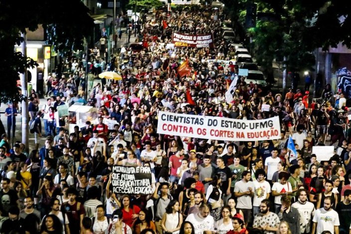 Cerca de 250 mil pessoas manifestaram-se em Belo Horizonte em defesa da Educação