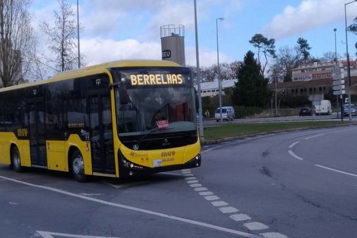 Autocarro MUV da Berrelhas a circular em Viseu