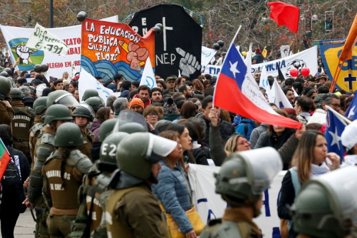 Dezenas de milhares de professores e estudantes manifestaram-se esta quinta-feira em defesa da Educação Pública