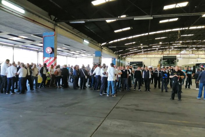 Trabalhadores na garagem da TST, 11 de Junho de 2019
