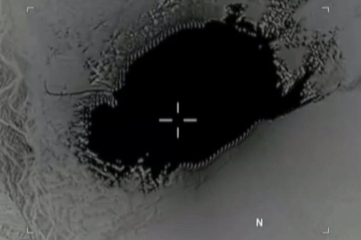 Fotograma de um vídeo, divulgado pelo Pentágono, do lançamento da «MOAB», ontem, no Leste do Afeganistão