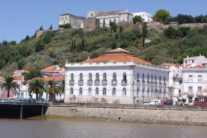 Presidente da Câmara de Alcácer do Sal defende que se trata de «reconhecer o mérito» e simultaneamente proporcionar «maior estabilidade» nas vidas destes trabalhadores