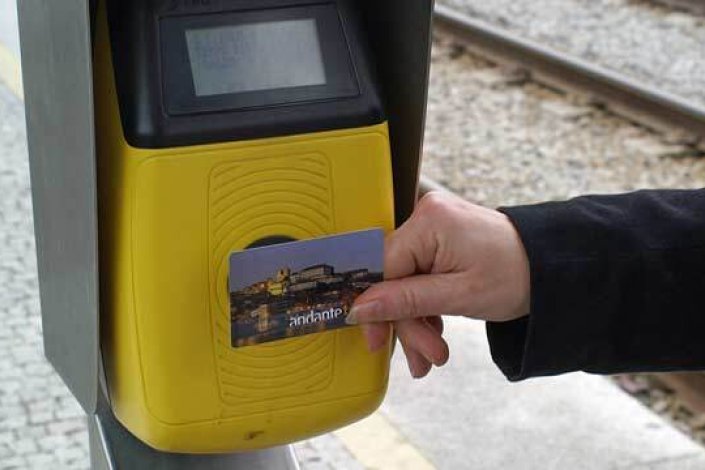 Não conseguir carregar o passe «em tempo útil» é uma das queixas apresentadas dos utentes