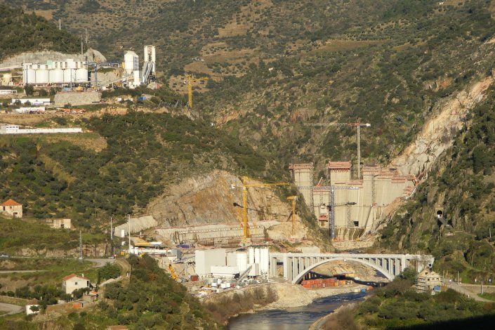 As associações denunciam a negligência da comissão e o «desprezo pelo interesse público»