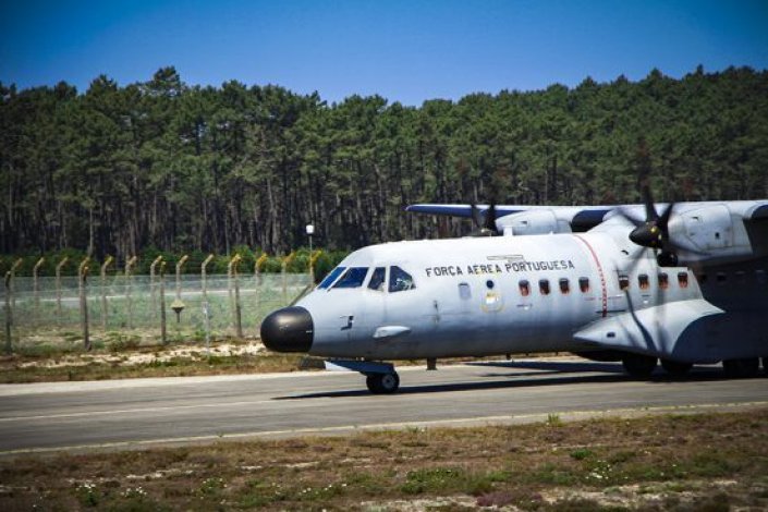 «Podem os militares colaborar no combate a fogos sob a direcção da Autoridade Nacional de Protecção Civil?»