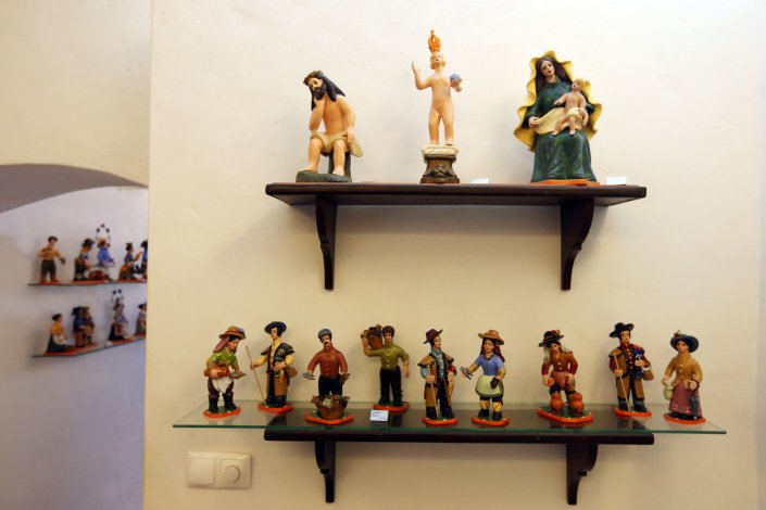 Figuras dos bonecos de Estremoz, feitas pelo artesão Afonso Ginja