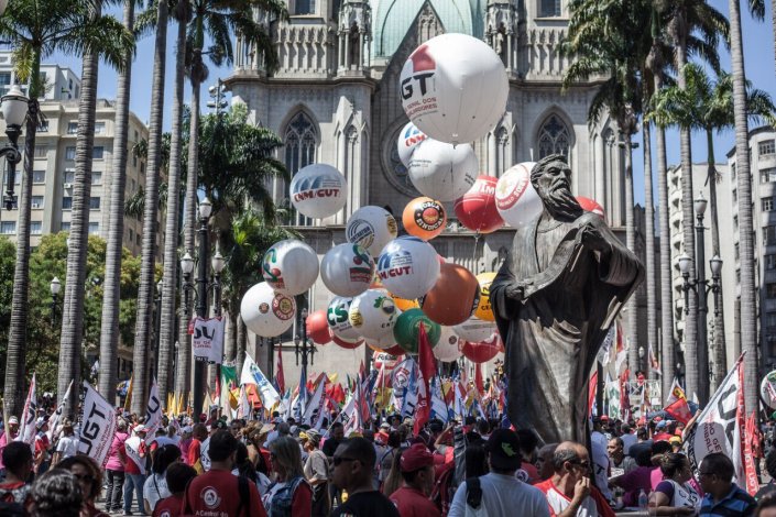 Em São Paulo, 20 mil pessoas encheram a Praça da Sé para dizer «não» às reformas de Temer