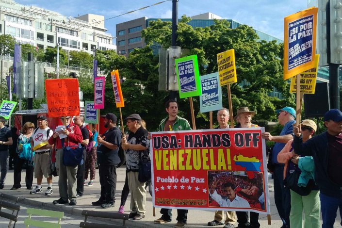Acção contra o intervencionismo norte-americano e em solidariedade com o povo da Venezuela em Vancouver, Canadá (Junho de 2017)