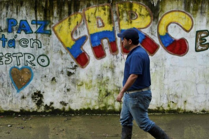 As FARC-EP avançam no cumprimento dos acordos de paz, mas os líderes sindicais e sociais continuam a ser assassinados na Colômbia