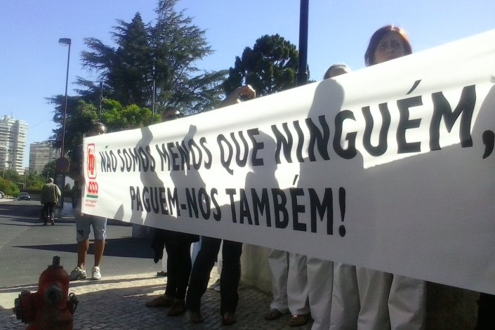 Trabalhadores concentrados no Hospital S. Francisco Xavier