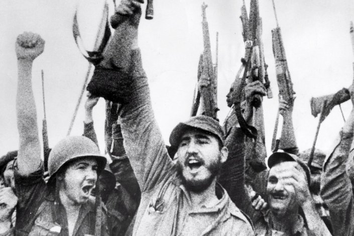Fidel entre um grupo de revolucionários que derrotaram a terrível «tirania» de Fulgencio Batista, no final dos anos 50