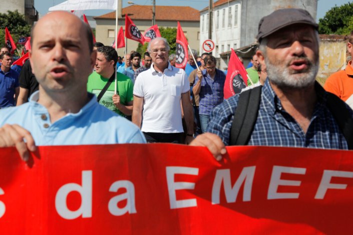 Os trabalhadores da EMEF defendem a reintegração dos dez trabalhadores despedidos da oficina de Santa Apolónia