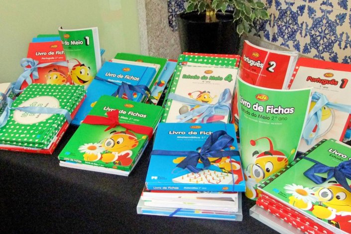 Todas as crianças a frequentar o 1.º Ciclo do Ensino Básico em escolas públicas vão receber os seus manuais escolares gratuitamente