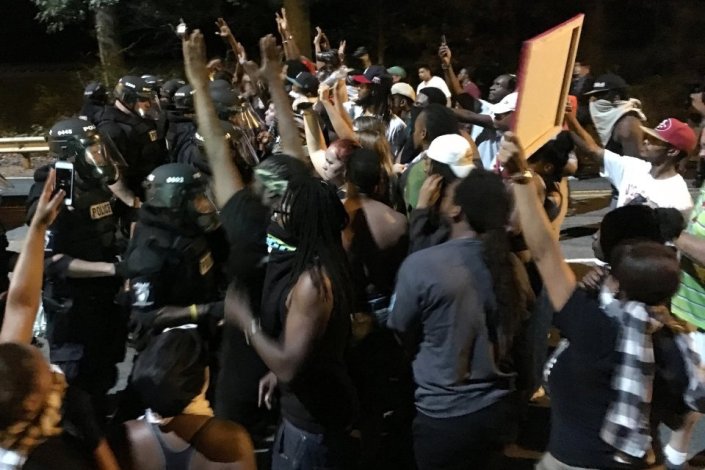 Protestos em Charlotte, na Carolina do Norte, na sequência da morte de Keith Lamont Scott por agentes policiais