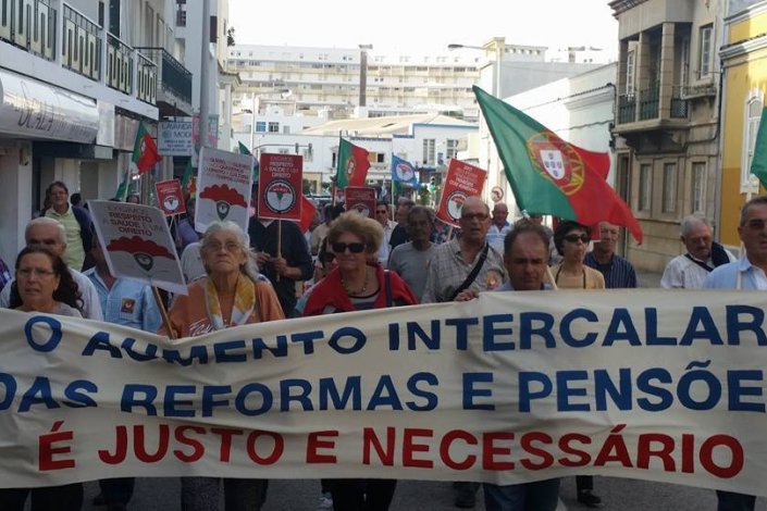 Desfile promovido pelo MURPI em defesa do aumento real das pensões e reformas, ontem, em Faro