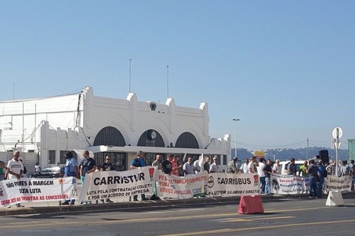 Trabalhadores das empresas públicas de transportes continuam a defender a qualidade do serviço público