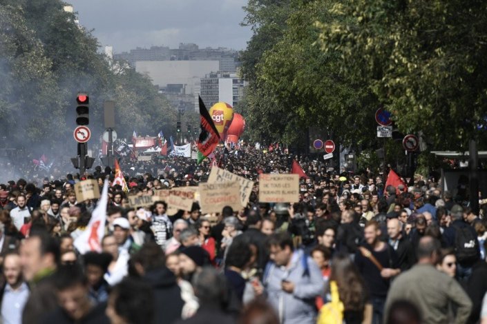 Imagem da manifestação em Paris contra a «Lei do Trabalho» de Macron, no contexto da jornada de luta convocada pela CGT (12 de Setembro de 2017)