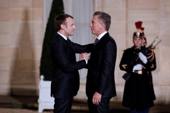 Macron defendeu mais sanções contra a Venezuela e o presidente argentino, de visita a França, apoiou