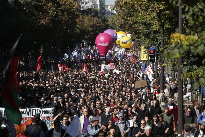 Em Paris, milhares de pessoas manifestaram-se esta quinta-feira contra a reforma do Código do Trabalho