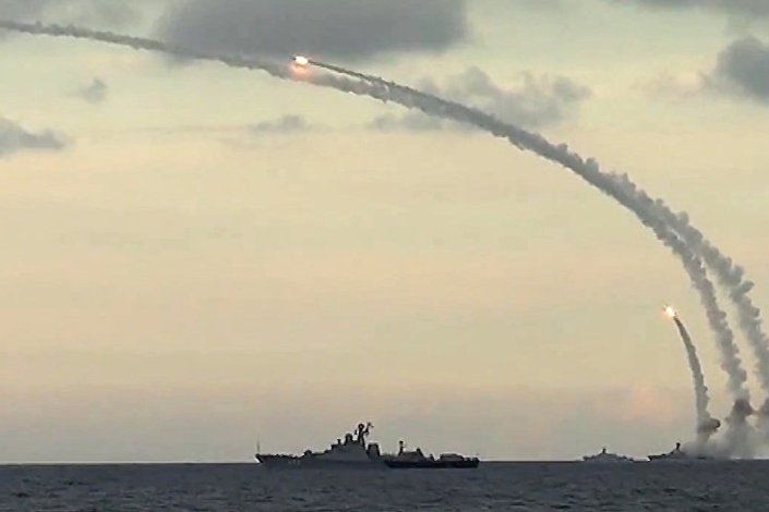 Frota russa no Mediterrâneo, equipada com os mísseis de cruzeiro Kalibr (imagem de arquivo)