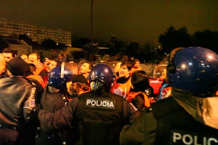 Intervenção policial sobre piquete de greve nos CTT, em Cabo Ruivo