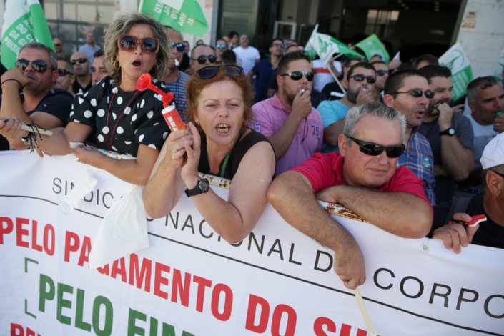 Foto de Arquivo: guardas prisionais manifestaram-se junto ao Estabelecimento Prisional de Lisboa, 2 de Outubro de 2017