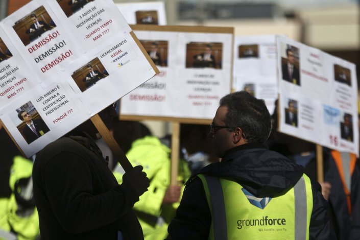A luta dos trabalhadores do «handling» contou, desde Março de 2016, com greves e manifestações. Após várias reuniões com o Governo, foi possível alcançar um acordo de seis pontos e com isso desconvocar a greve de 1, 2 e 3 de Julho.