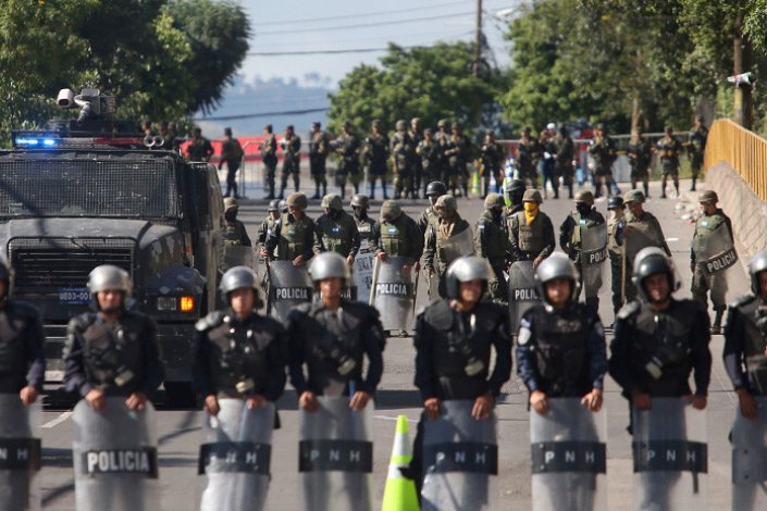 Polícias de forças especiais hondurenha, com salários em atraso, recusaram-se «a reprimir» o povo, que protesta nas ruas do país contra a fraude eleitoral