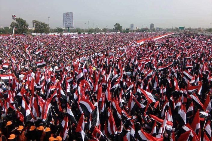 De acordo com algumas fontes, mais de 2 milhões de iemenitas manifestaram-se este sábado em Saná para apoiar o Supremo Conselho Político e repudiar a ofensiva saudita
