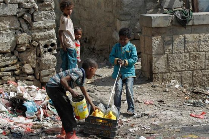 Crianças num bairro da capital iemenita, Saná (Novembro de 2016)
