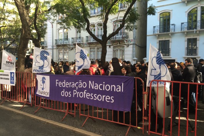 Acção de protesto dos professores do ensino artístico frente ao Ministério da Educação (imagem de arquivo)