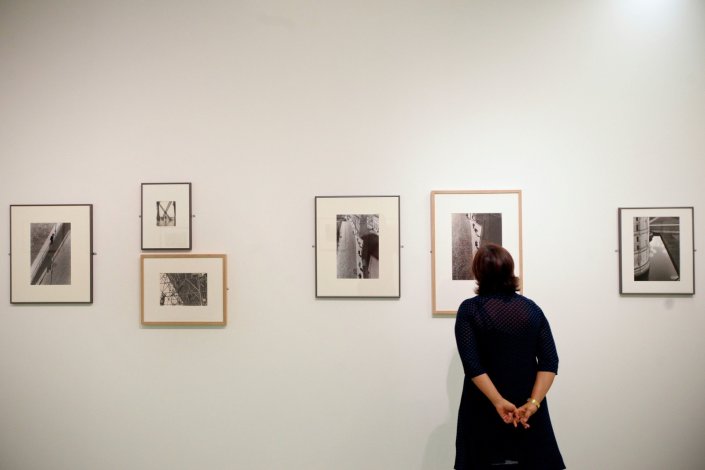 A colecção de fotografia, uma das mais significativas, não tem qualquer processo de classificação em curso. Exposição «Aparição - A Fotografia de Gerard Castello Lopes 1956-2006», no espaço BES Arte & Finanças, em Lisboa, inaugurada a 23 de Setembro de 2011