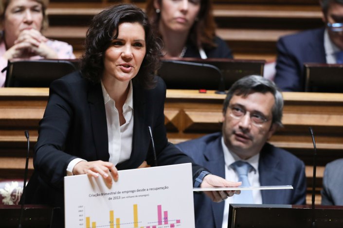 A líder do CDS-PP, que é também candidato do seu partido à Câmara Municipal de Lisboa, tem usado os debates quinzenais para dar visibilidade à sua campanha autárquica