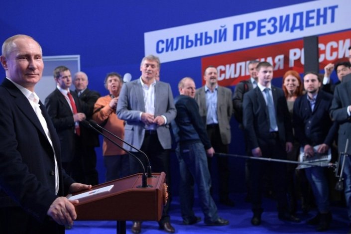 Vladimir Putin visita o quartel-general da sua campanha, após a vitória nas eleiçóes presidenciais da Rússia, em 18/03/2018.