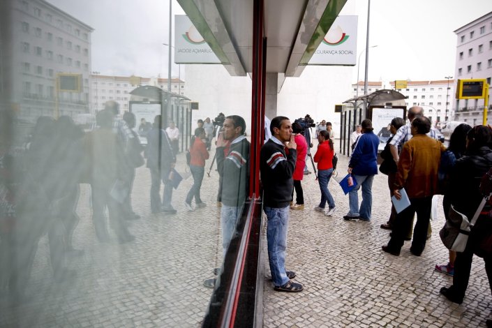 A deputada do PCP denunciou atrasos na atribuição de apoios sociais por falta de trabalhadores