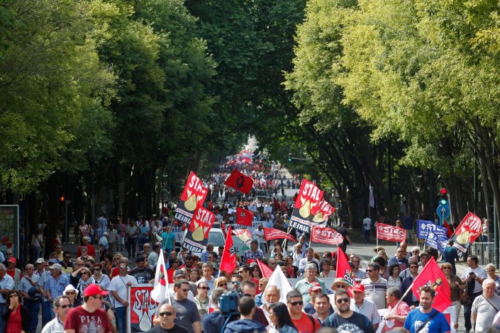 Manifestação da CGTP-IN «Unidos para valorizar o trabalho e os trabalhadores», a descer a Avenida da Liberdade, em Lisboa. 3 de Junho de 2017