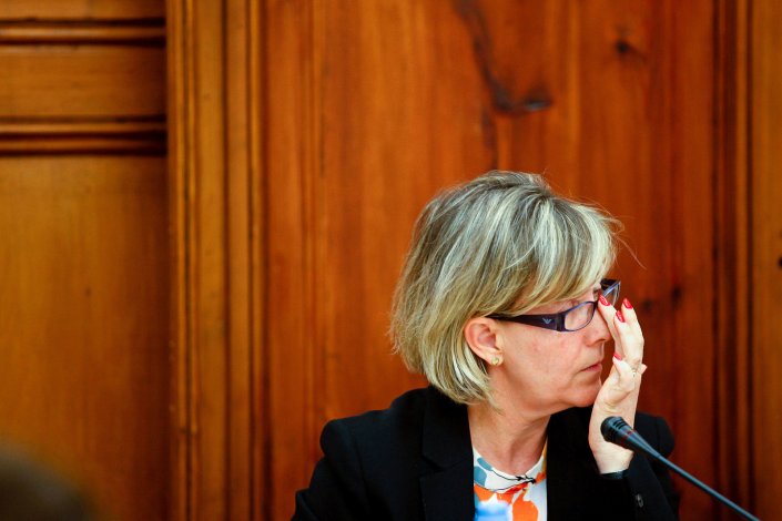 A deputada do PSD e ex-ministra das Finanças, Maria Luís Albuquerque, reage durante a sua audição perante a Comissão de Orçamento, Finanças e Modernização Administrativa sobre a situação do BES/Novo Banco e sobre transferências para offshore, na Assembleia da República, em Lisboa. 16 de Maio de 2017