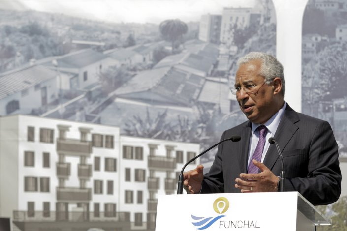 O primeiro ministro, António Costa, esta manhã, na cerimónia de lançamento da primeira pedra do Conjunto Habitacional dos Viveiros, no Funchal