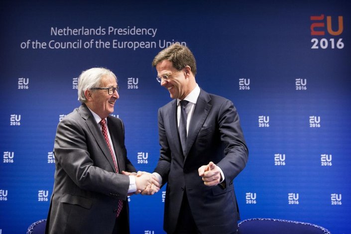 Jean-Claude Juncker (esquerda) e Mark Rutte (direita) encontraram-se com os presidentes do Conselho e do Parlamento Europeu