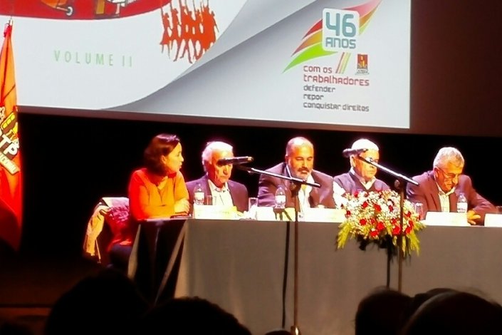 A apresentação do livro esteve a cargo de Fernando Gomes, membro da Comissão Executiva do Conselho Nacional da CGTP-IN, Américo Nunes, autor e antigo dirigente e Arménio Carlos, secretário-geral da CGTP-IN.