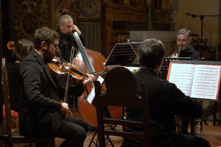 Elementos da Orquestra Metropolitana de Lisboa interpretando Schubert, em Dezembro de 2016, também no âmbito da iniciativa municipal «À descoberta da Música em Loures»
