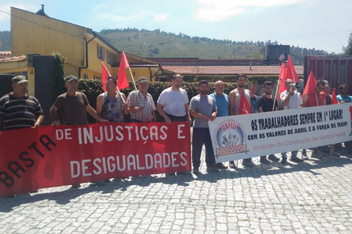 Trabalhadores da empresa Lousas, em Valongo, realizaram a semana passada três dias de greve de uma hora