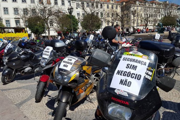 Motociclistas manifestaram-se contra negócio dos centros de inspecção