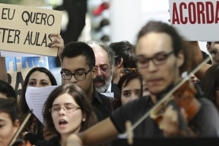 Ocorreram manifestações no ano passado pelas verbas para o ensino artístico