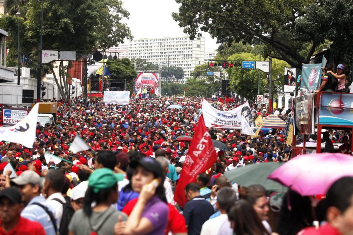 Milhares de defensores da Revolução Bolivariana têm-se mobilizado, esta semana, contra a tentativa de derrubar o chefe de Estado 