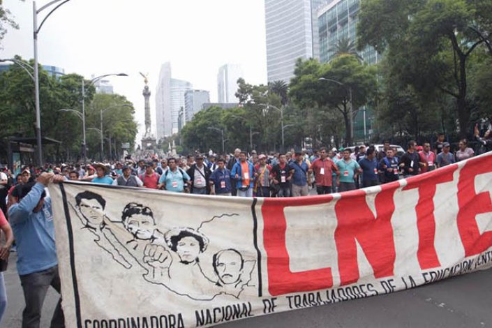 Docentes e CNTE continuam determinados na luta contra a reforma educativa