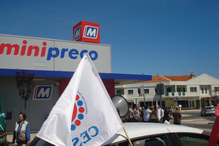 Trabalhadores do Dia/Minipreço exigem que se ponha cobro às discriminações salariais e às situações de assédio moral